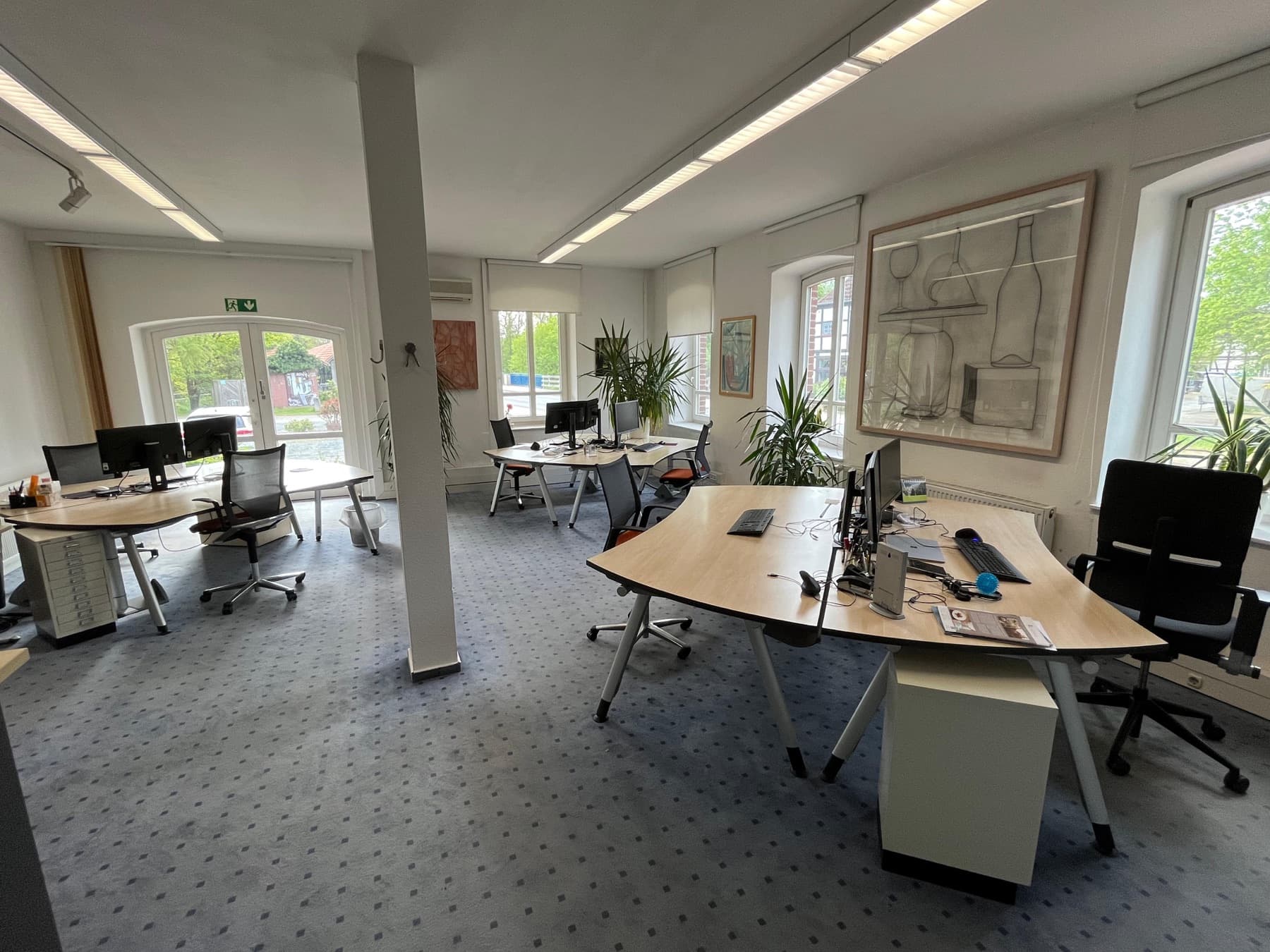 Büro 1 mit Terrassentür zum Grundstück